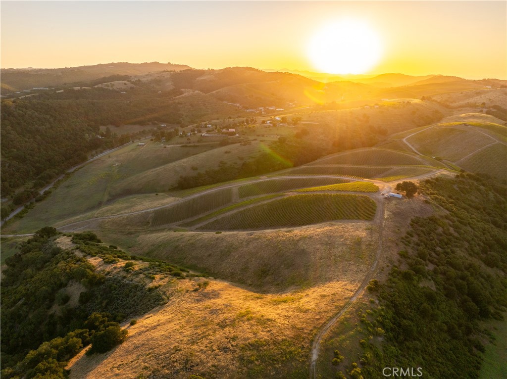 2762 Adelaida Road Paso Robles, CA 93446 - Photo 51 of 57 a view of an ocean