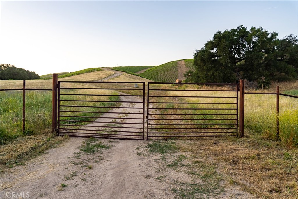 2762 Adelaida Road Paso Robles, CA 93446 - Photo 55 of 57 a view of a back yard of the house