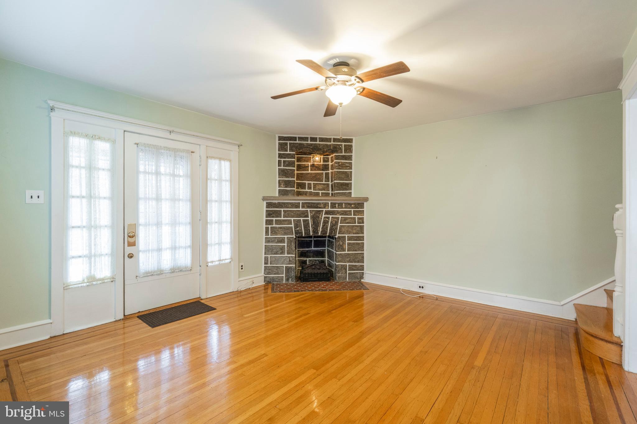 336 Ballymore Road Springfield, PA 19064 - Photo 4 of 36 Living Room