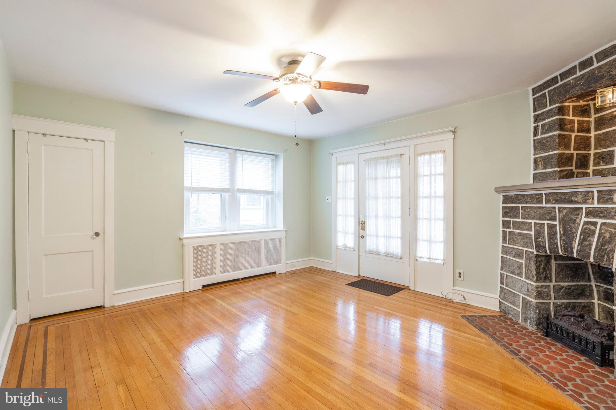 336 Ballymore Road Springfield, PA 19064 - Photo 5 of 36 Living Room