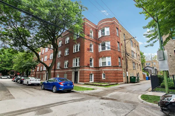 $325,000 | 1946 West Patterson Avenue, Unit 3, Chicago, IL 60613