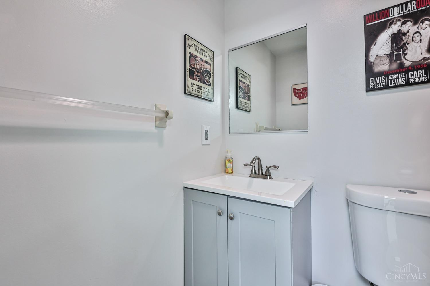 5072 Springdale Road Cincinnati, OH 45251 - Photo 43 of 56