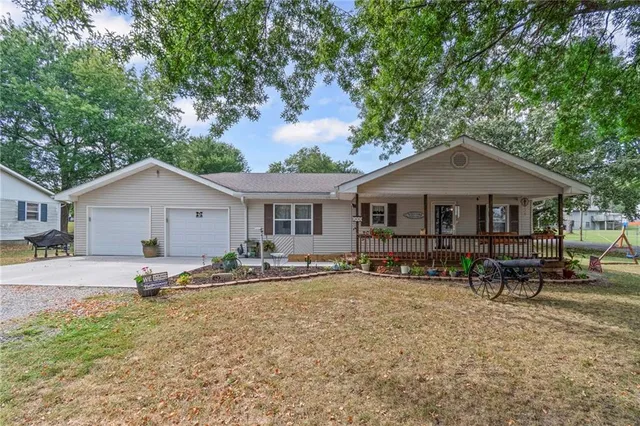 $229,500 | 102 South East Street, Cameron, MO 64429