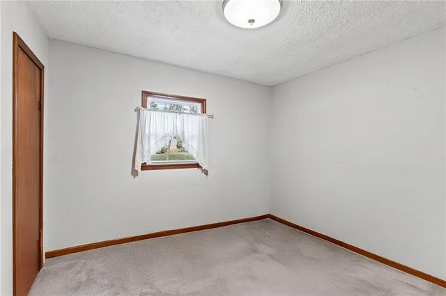 $229,500 | 102 South East Street, Cameron, MO 64429