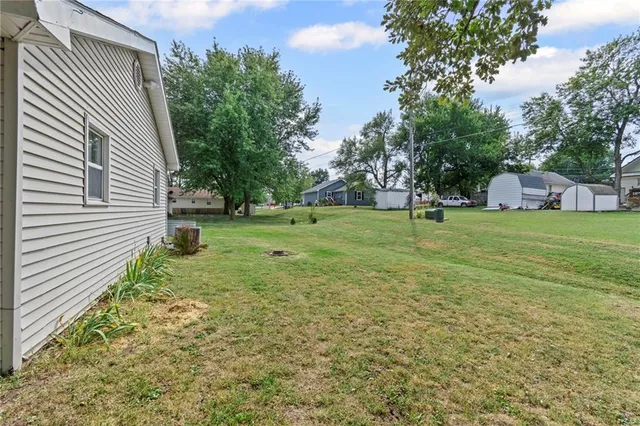 $229,500 | 102 South East Street, Cameron, MO 64429