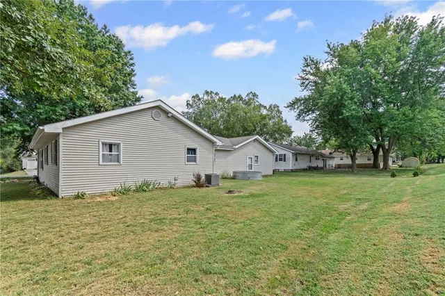$229,500 | 102 South East Street, Cameron, MO 64429