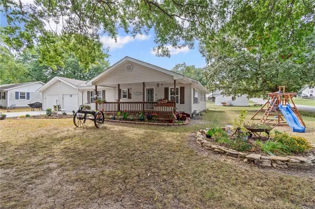 $229,500 | 102 South East Street, Cameron, MO 64429