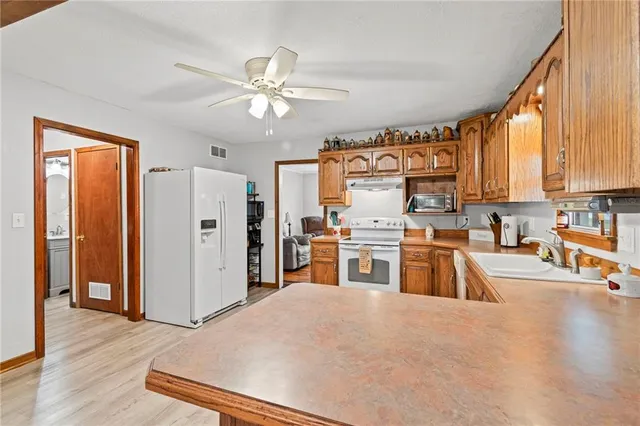 $229,500 | 102 South East Street, Cameron, MO 64429