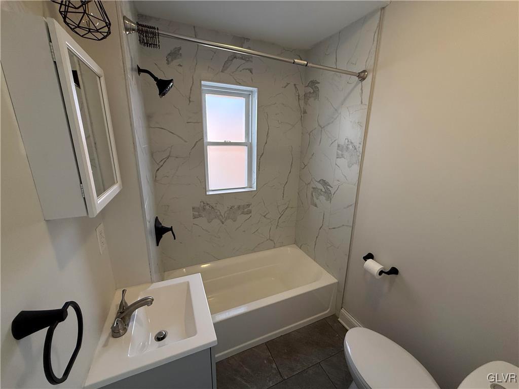 32 Easton Road Nazareth, PA 18064 - Photo 33 of 47 a bathroom with a toilet bathtub and shower