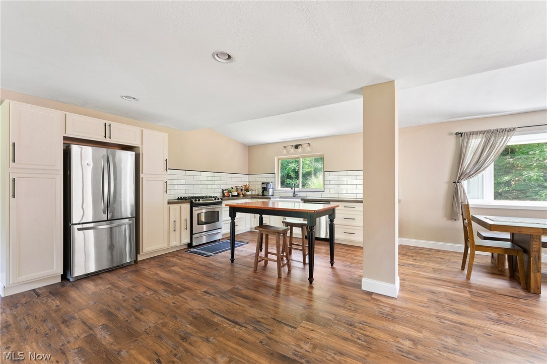 6297 Kirk Road Canfield, OH 44406 - Photo 5 of 29 Gallery Image 5