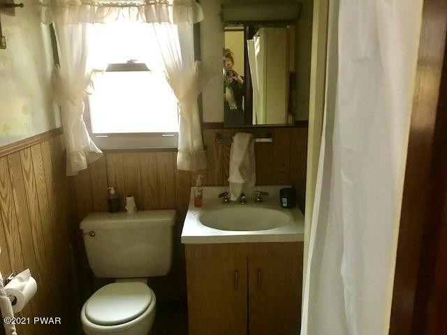 5599 Minks Pond Road Bushkill, PA 18324 - Photo 17 of 24