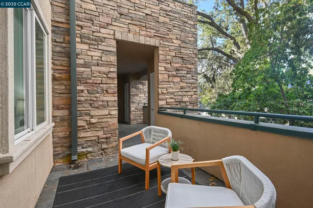 $585,000 | 1310 Creekside Drive, Unit 103, Walnut Creek, CA 94596