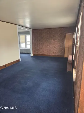 $1,600 | 48 Arnold Avenue, Unit 2, Amsterdam, NY 12010