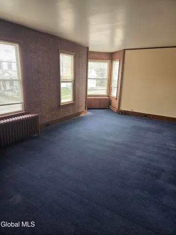 $1,600 | 48 Arnold Avenue, Unit 2, Amsterdam, NY 12010