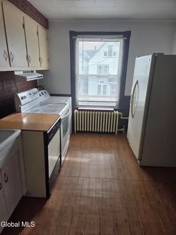 $1,600 | 48 Arnold Avenue, Unit 2, Amsterdam, NY 12010