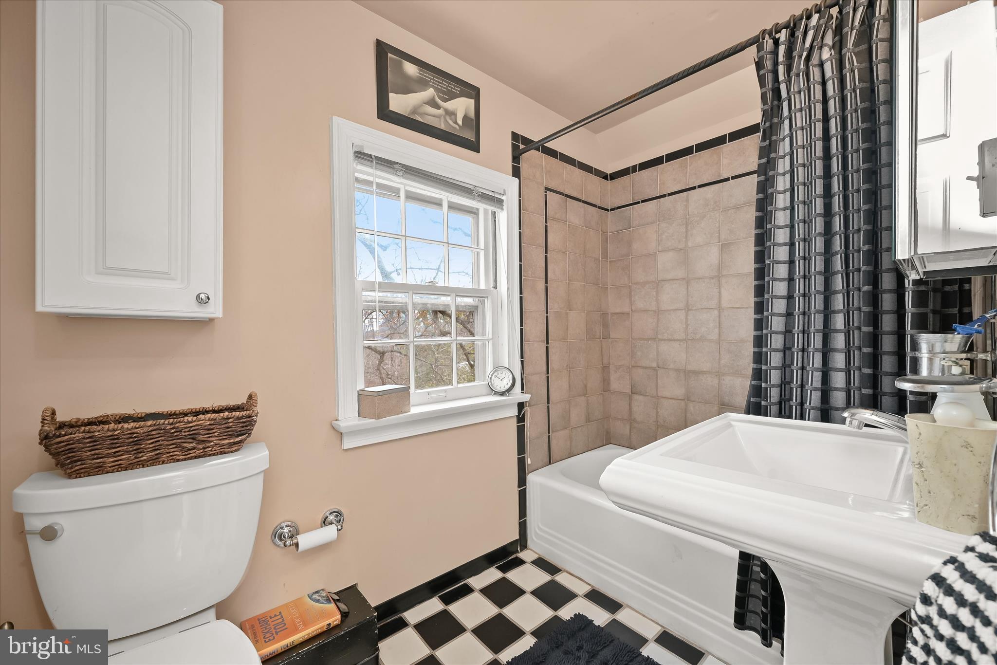 6715 Queens Chapel Road University Park, MD 20782 - Photo 31 of 51 Upper level full bathroom
