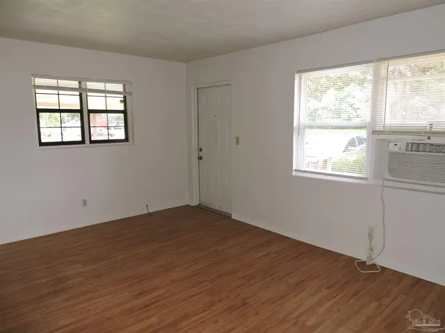 $975 | 1010 Pennsylvania Drive, Pensacola, FL 32506