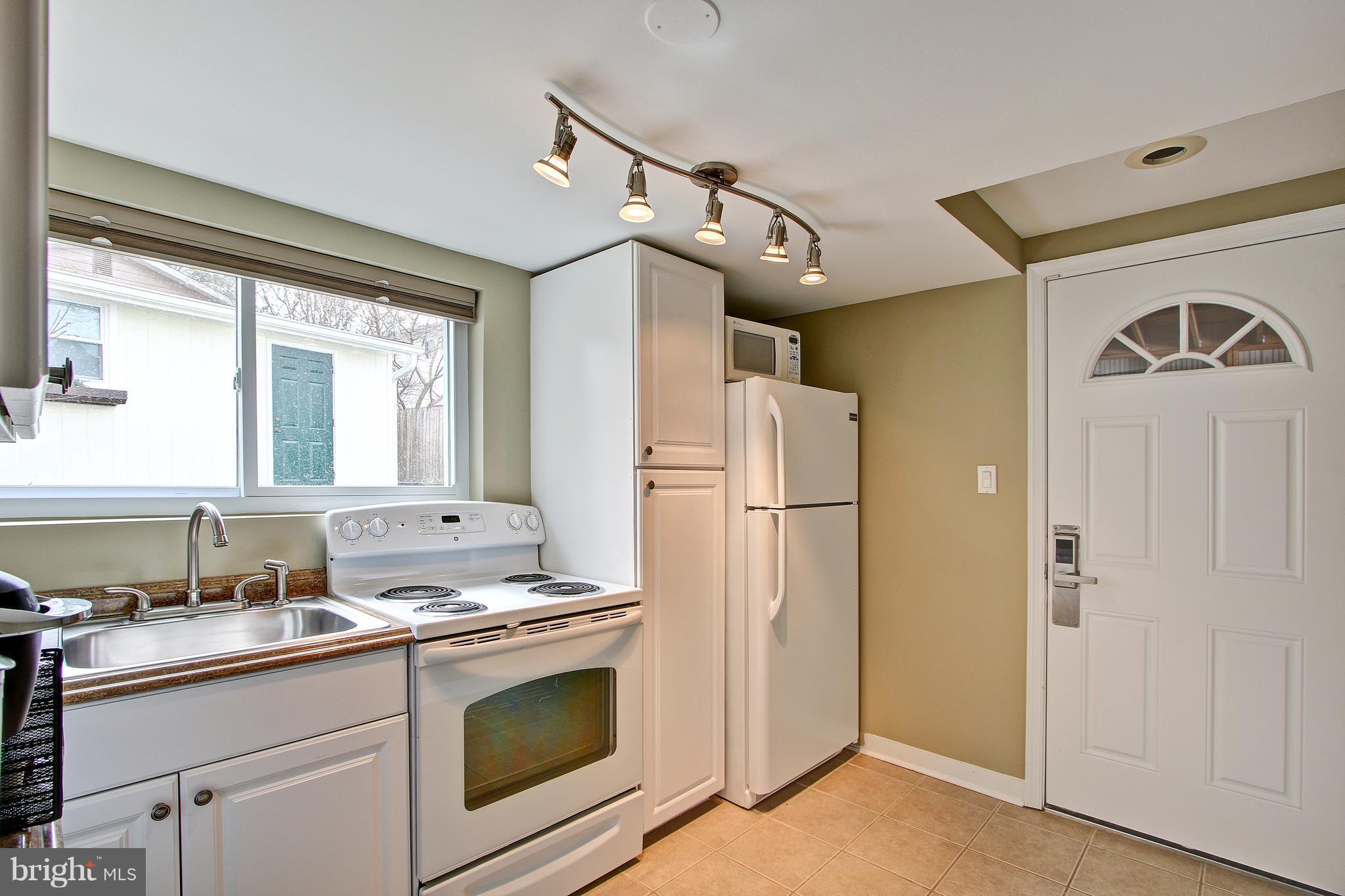 10913 Fiesta Road Silver Spring, MD 20901 - Photo 22 of 30 Basement Kitchenette