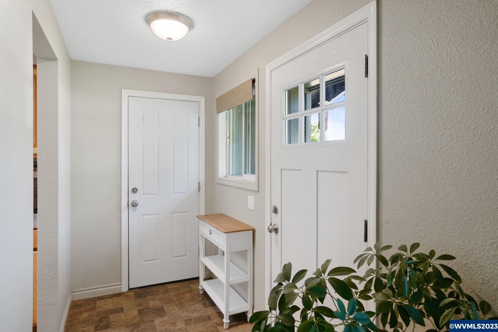 340 South 6th Street Lebanon, OR 97355 - Photo 5 of 26