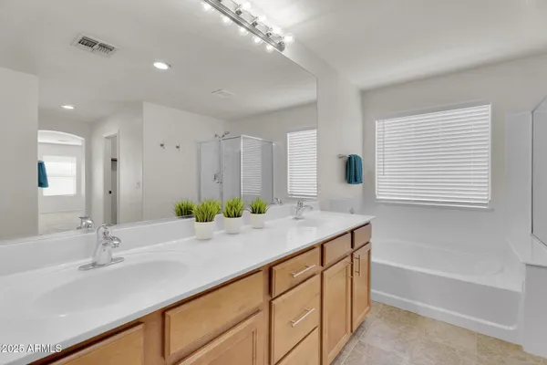 $599,999 | 2975 East Andre Avenue, Gilbert, AZ 85298