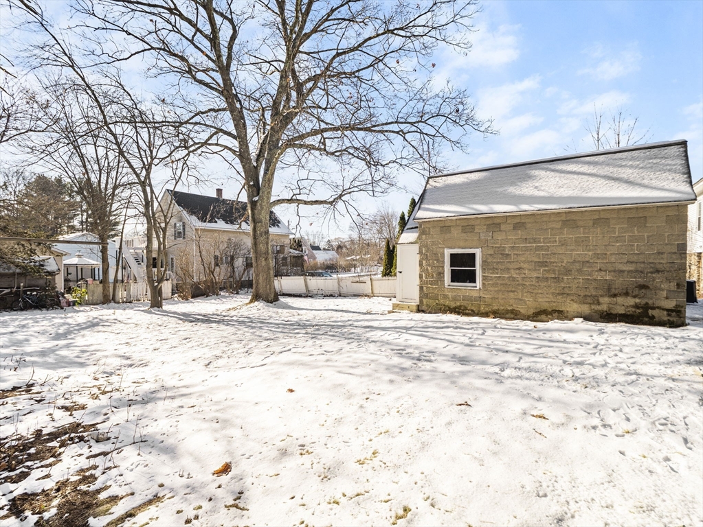 224 Pelham Street Methuen, MA 01844 - Photo 36 of 40 a backyard of a house