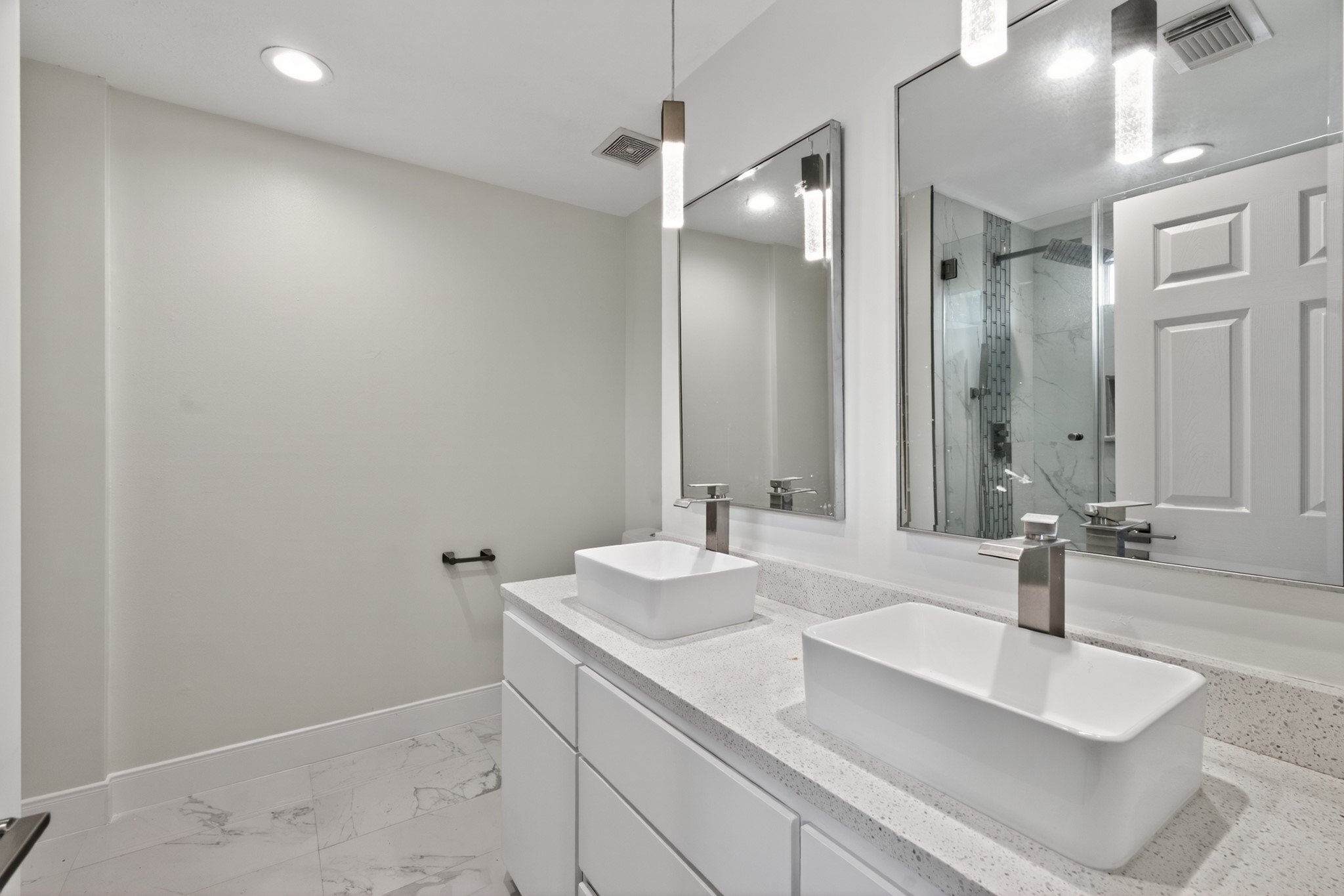 918 Ivycroft Lane Spring, TX 77373 - Photo 22 of 33 a bathroom with double vanity sink and a mirror