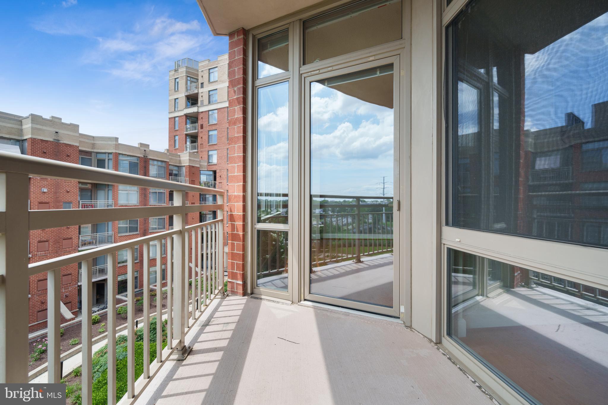 3600 South Glebe Road, Unit 526W Arlington, VA 22202 - Photo 23 of 34 a view of balcony with city view