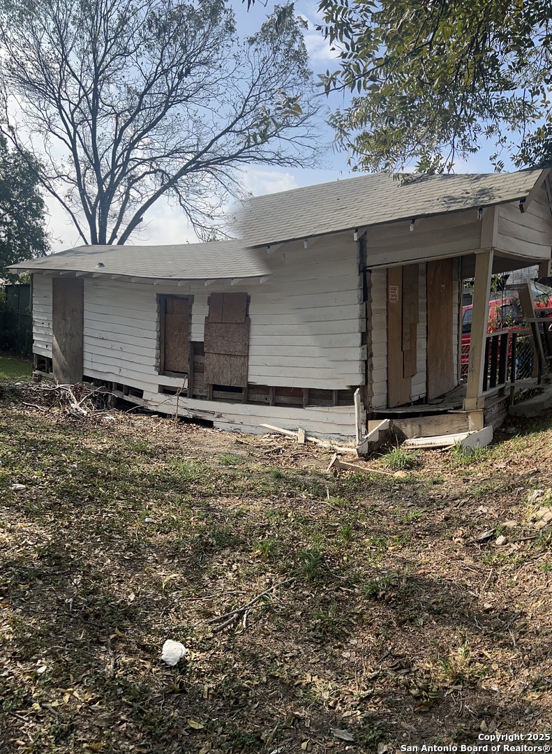 136 Alabama Street San Antonio, TX 78203 - Photo 3 of 5 a view of a house with a yard and garage