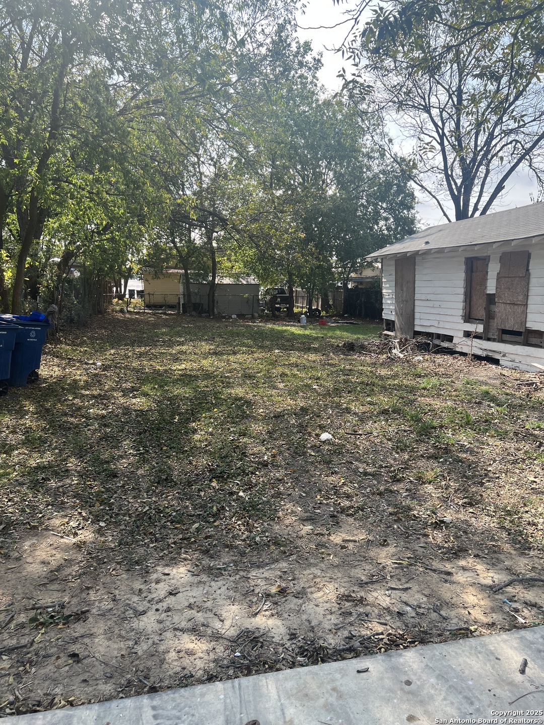 136 Alabama Street San Antonio, TX 78203 - Photo 4 of 5 a view of a yard with an outdoor space