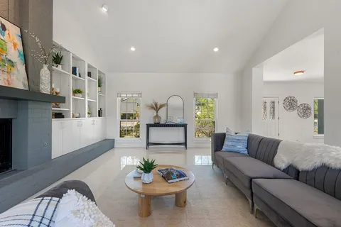 $840,000 | 10408 Loring Drive, Austin, TX 78750