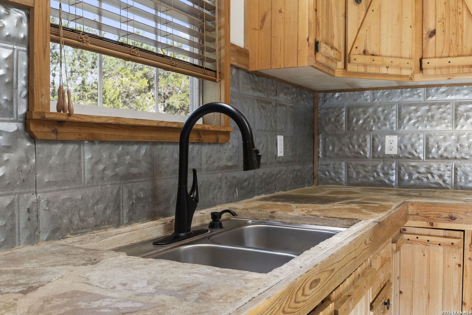 138 Comanche Path Bandera, TX 78003 - Photo 16 of 50 Gallery Image 16