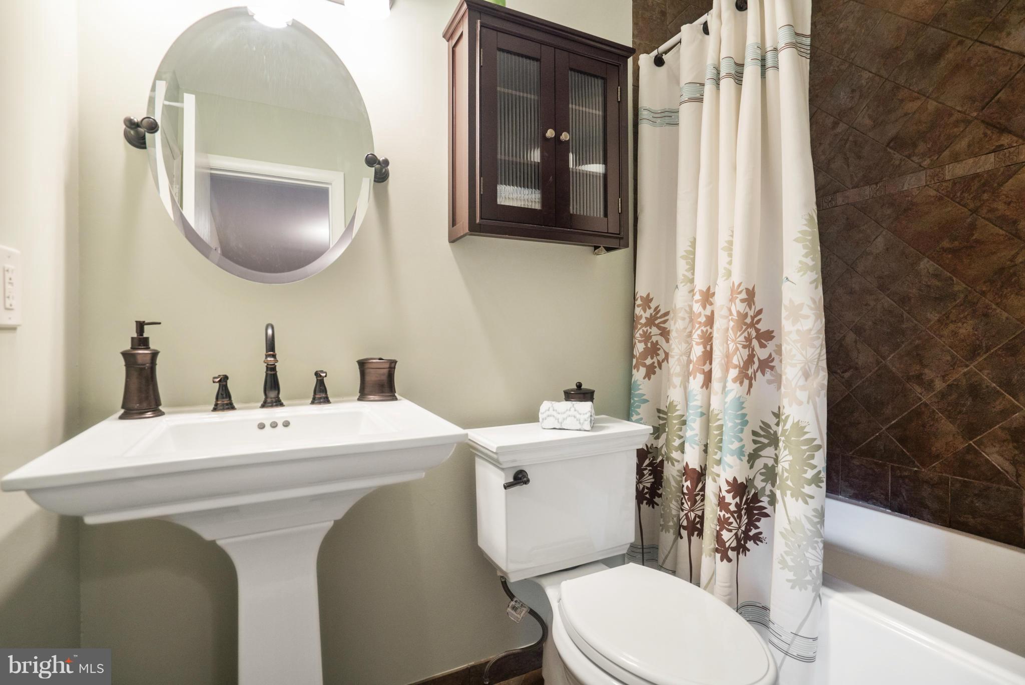 1518 Coat Ridge Road Herndon, VA 20170 - Photo 13 of 26 Bath