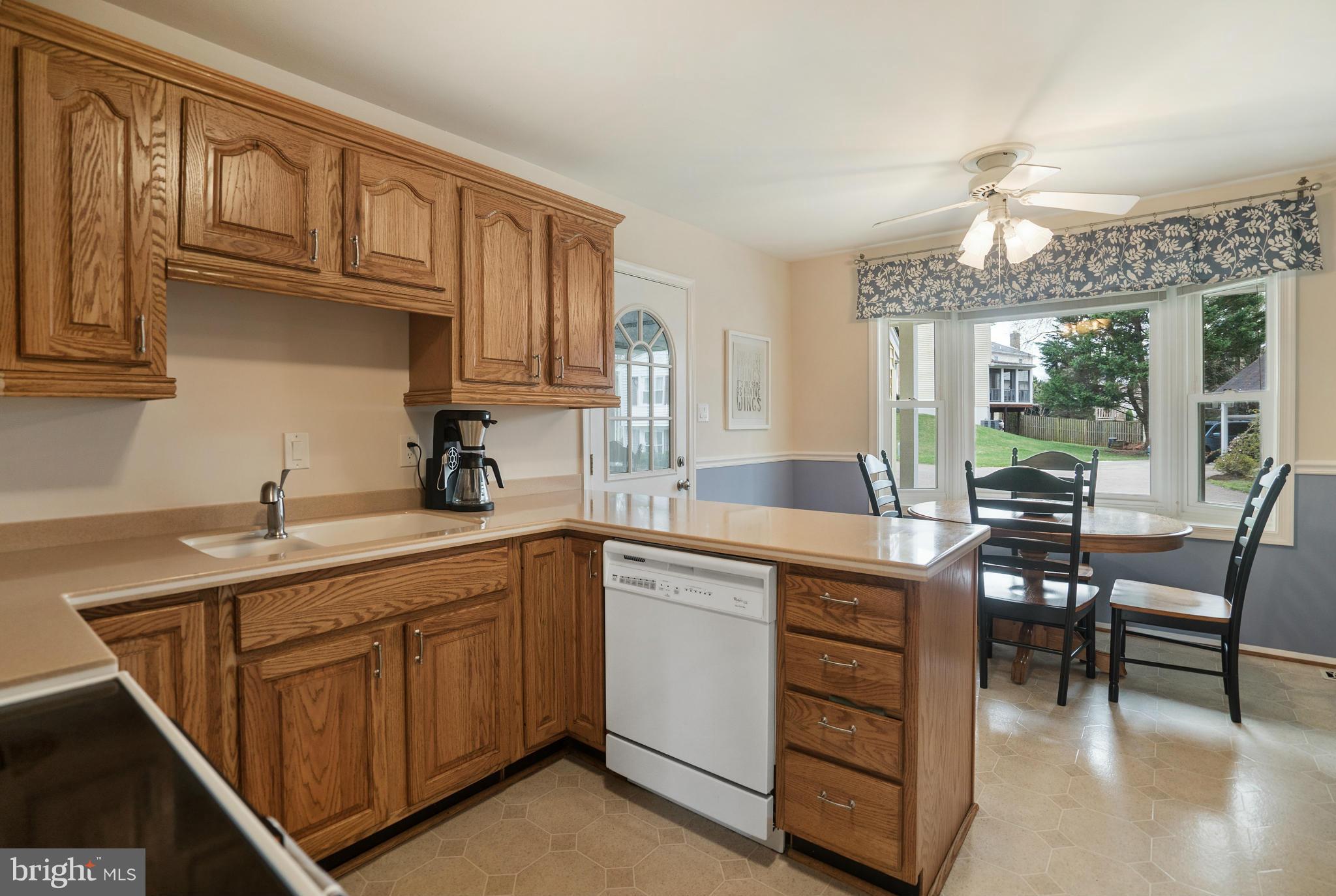 1518 Coat Ridge Road Herndon, VA 20170 - Photo 9 of 26 Kitchen