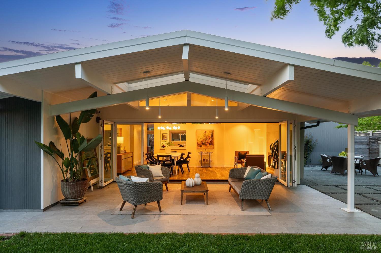 839 Greenberry Lane San Rafael, CA 94903 - Photo 52 of 57 a view of an chairs and table in the patio