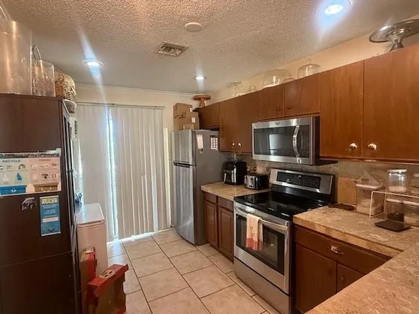 $299,900 | 795 Crystal Lake Drive, Unit 795, Deerfield Beach, FL 33064