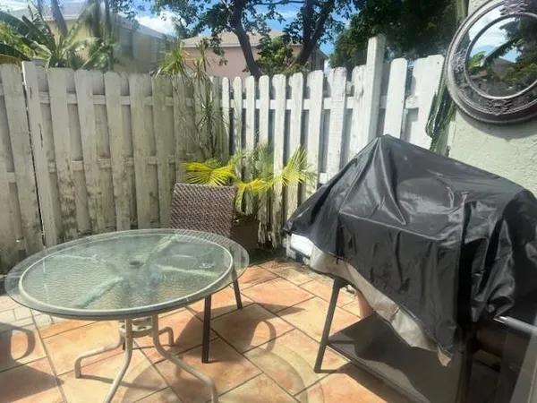 $299,900 | 795 Crystal Lake Drive, Unit 795, Deerfield Beach, FL 33064