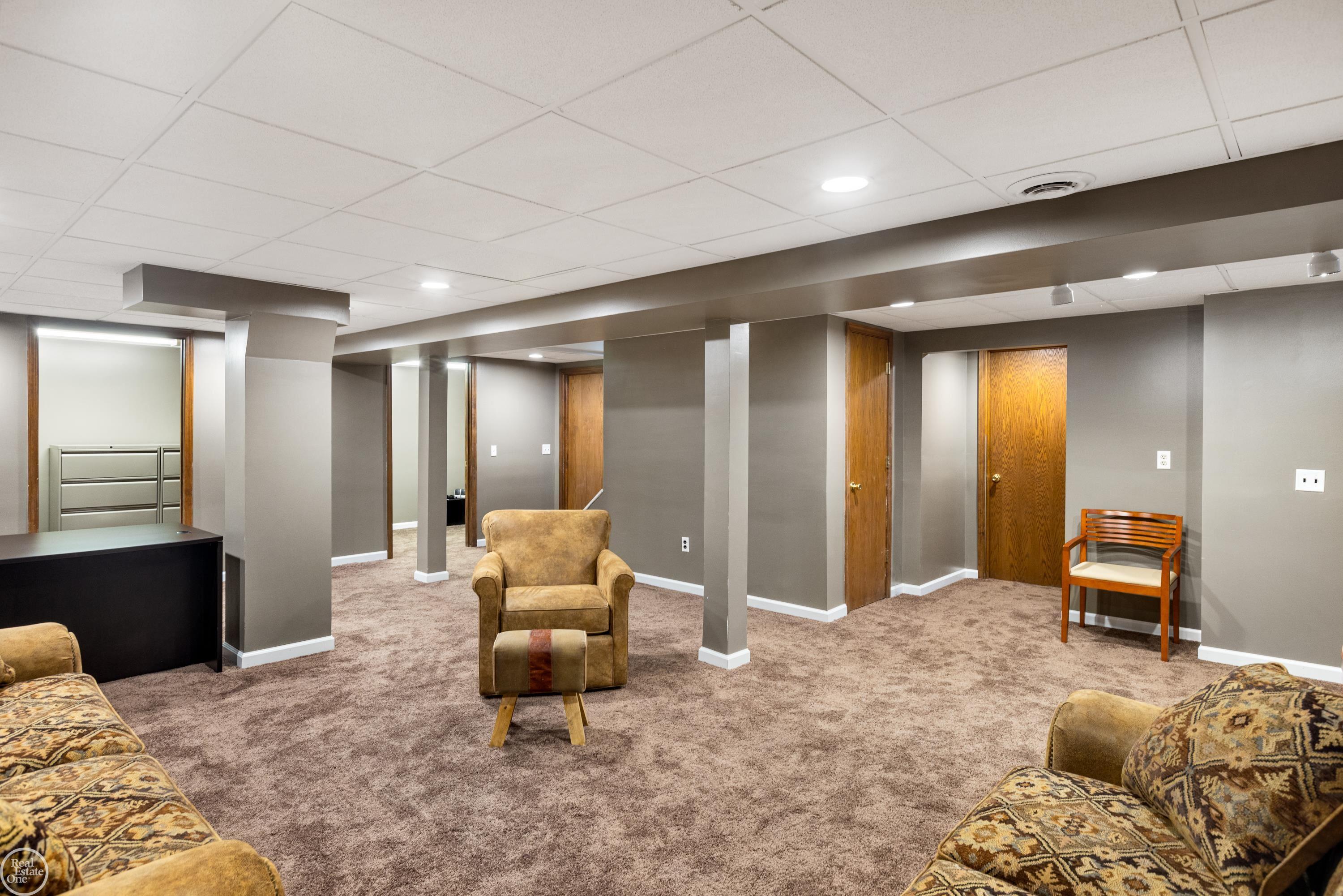 869 Lake Shore Road Grosse Pointe, MI 48236 - Photo 35 of 49 50123696-34.JPG