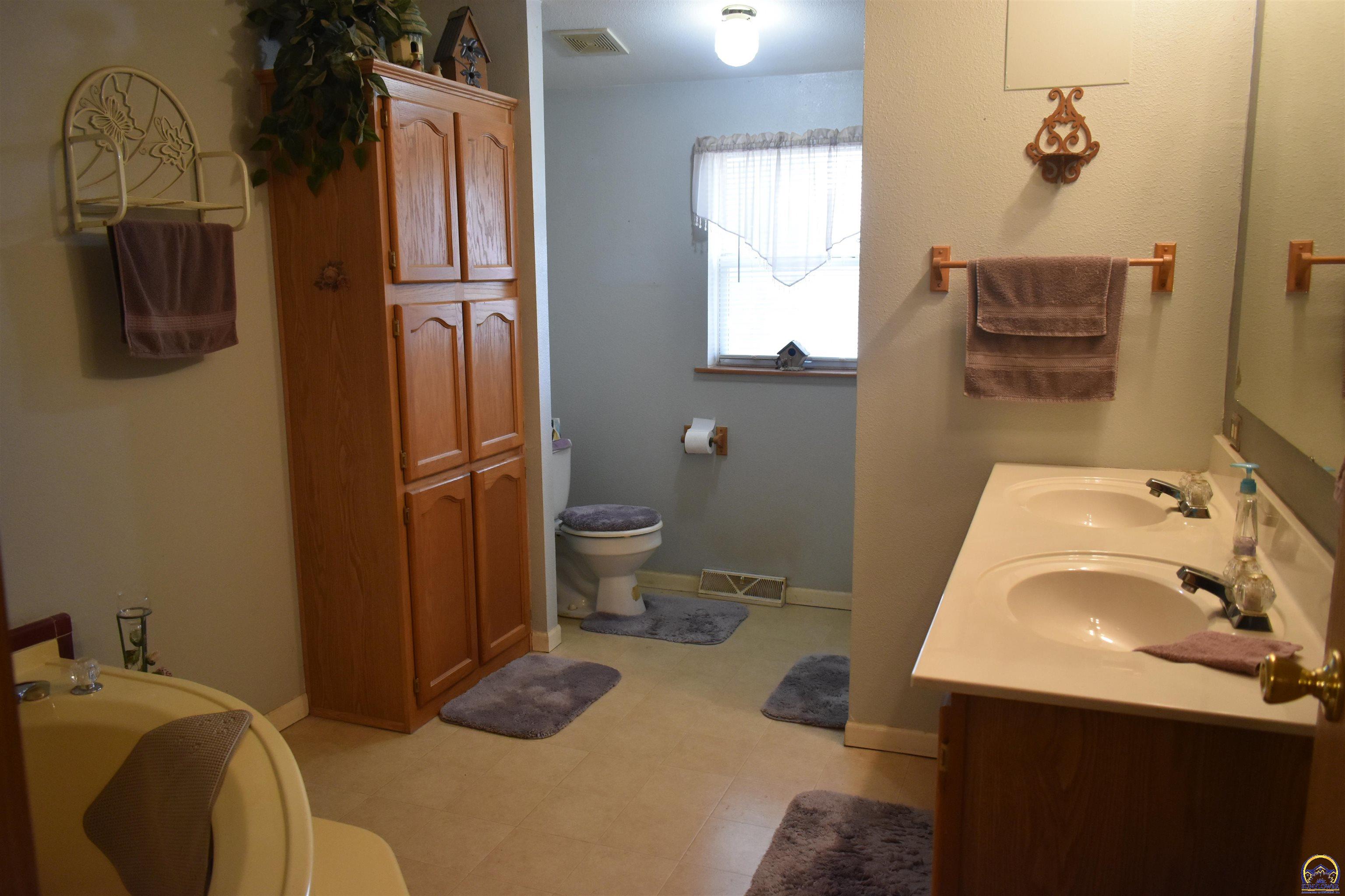 10035 West Lake Road Ozawkie, KS 66070 - Photo 12 of 20