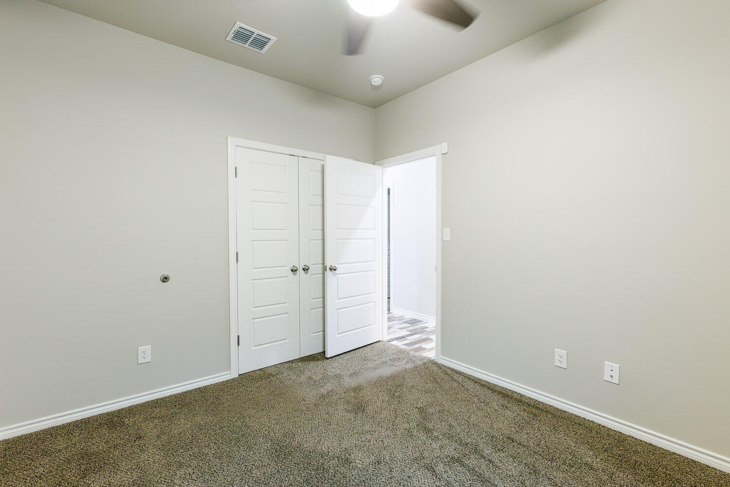 6956 12th Street Lubbock, TX 79416 - Photo 33 of 43 an empty room with a ceiling fan and window