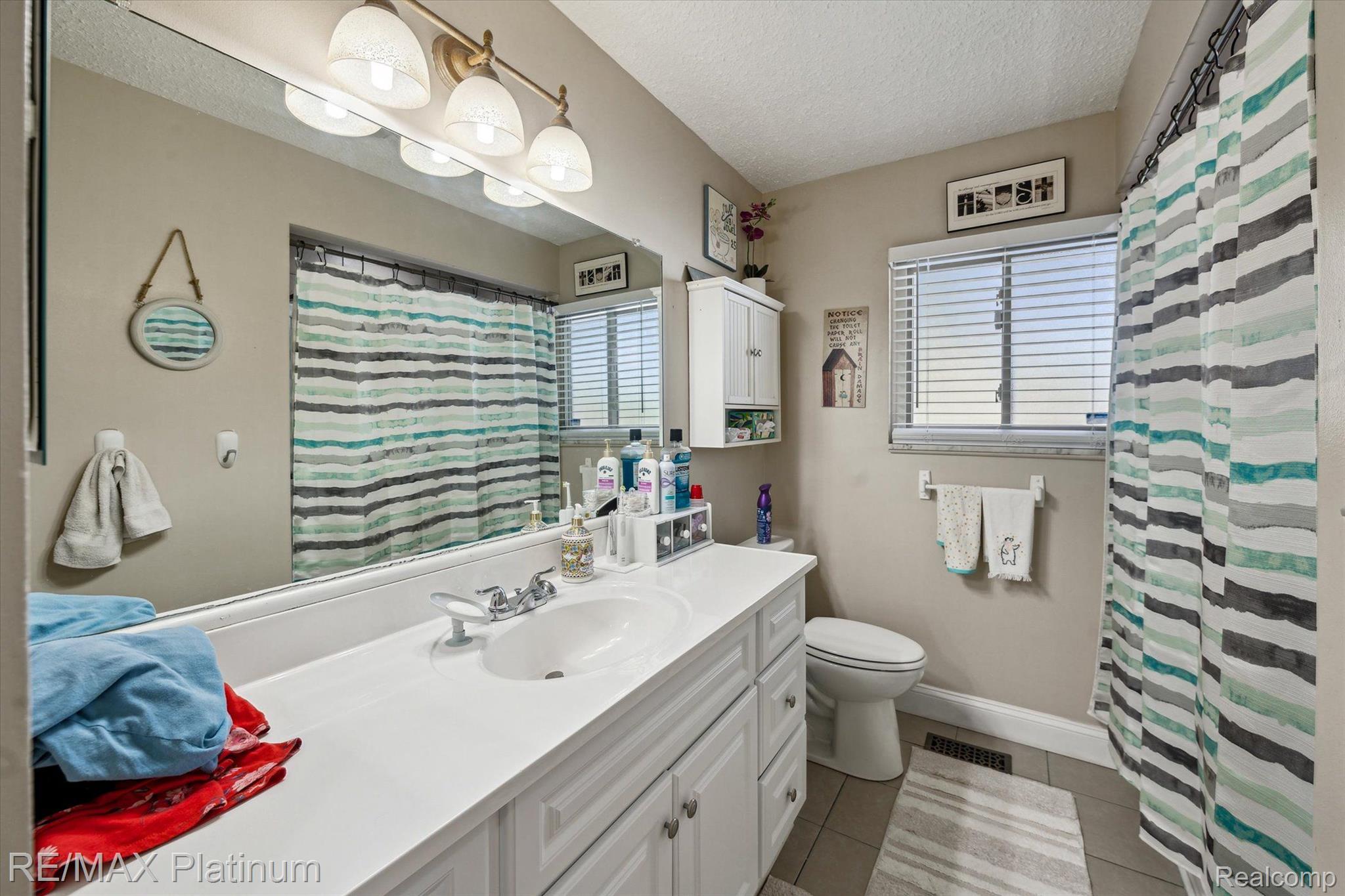 7385 Herbst Road Brighton, MI 48114 - Photo 15 of 28 Full Bathroom