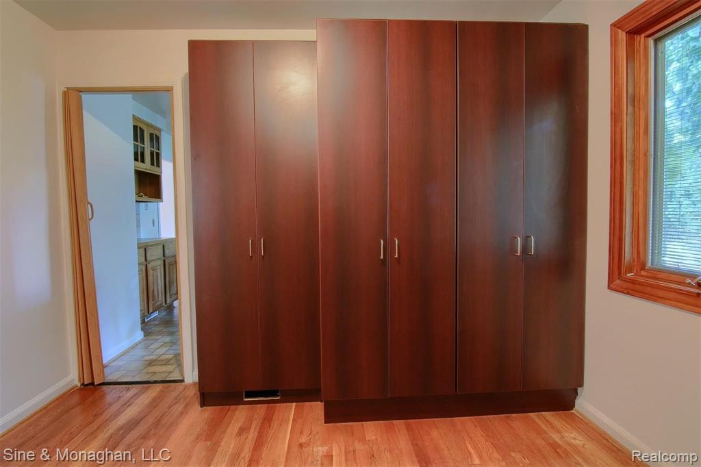 1536 Cook Road Grosse Pointe Woods, MI 48236 - Photo 17 of 39