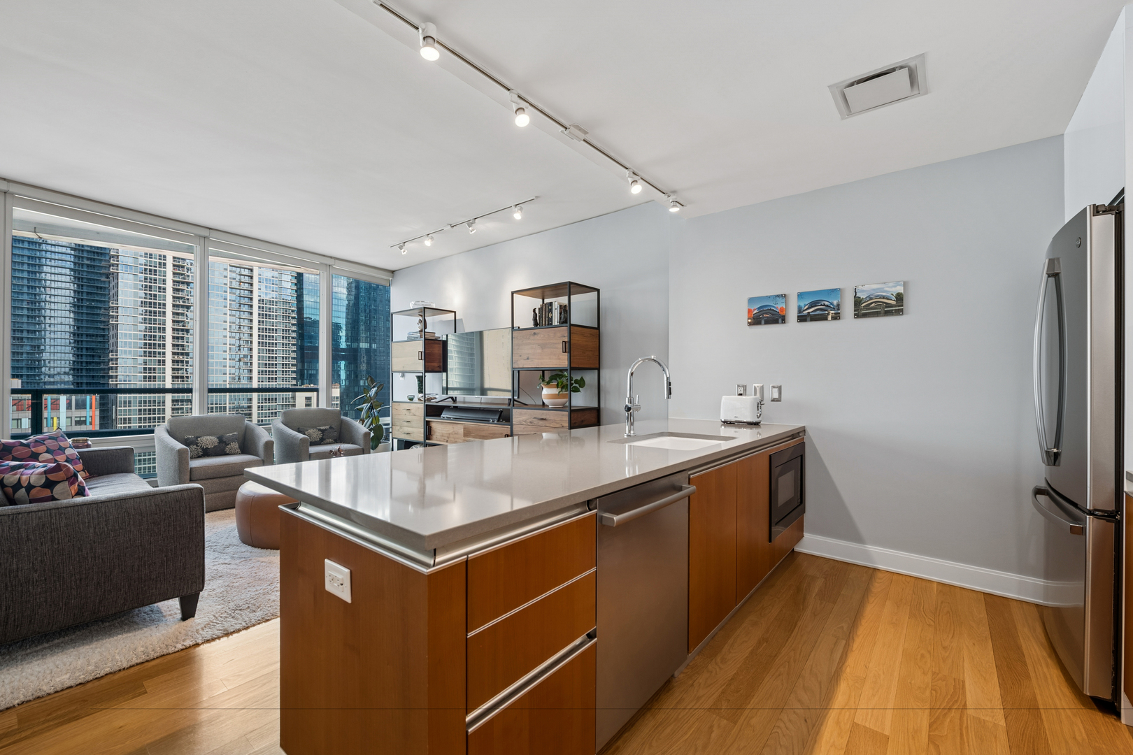 340 East Randolph Street, Unit 1102 Chicago, IL 60601 - Photo 9 of 39