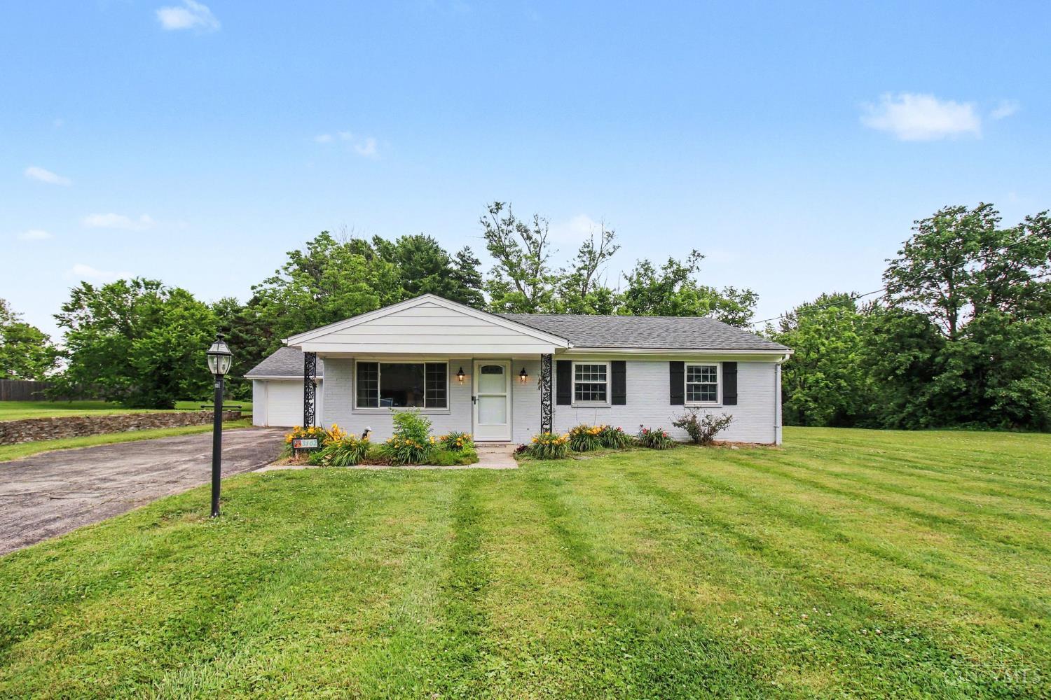 3162 Ebenezer Road Cincinnati, OH 45248 - Photo 2 of 30