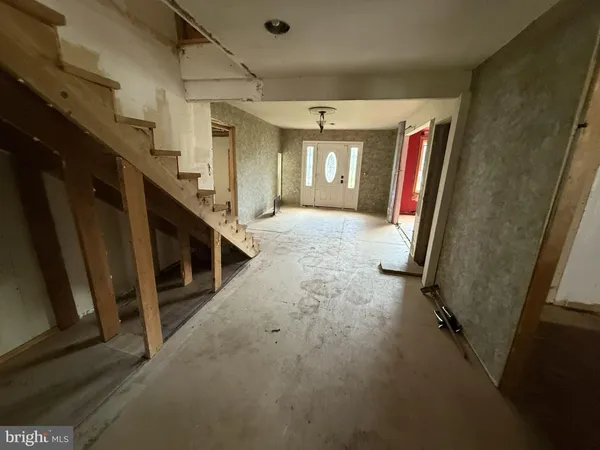a view of entryway and hall