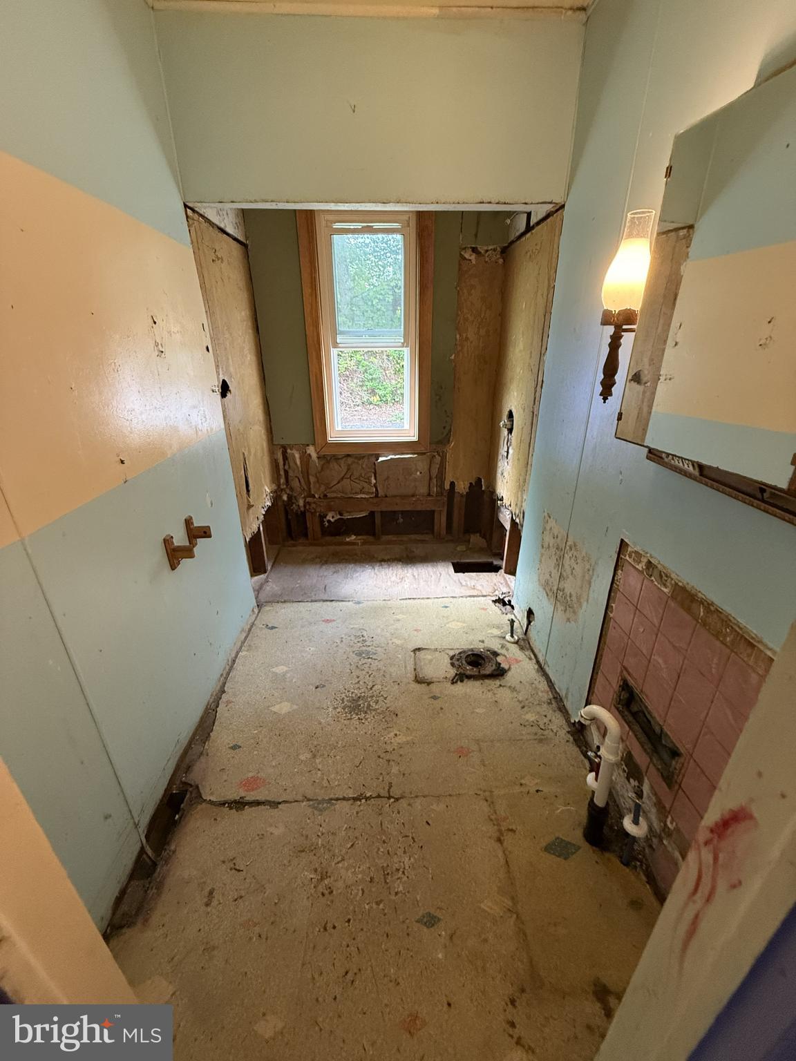 155 Silver Lake Road Bridgeton, NJ 08302 - Photo 28 of 36 a view of a livingroom with furniture and a window