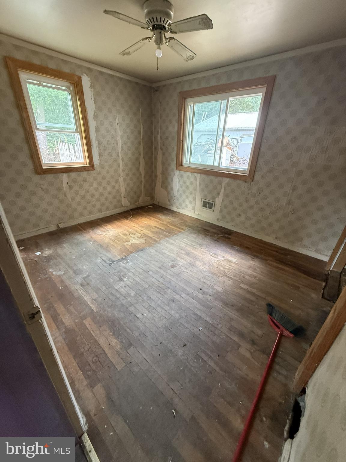 155 Silver Lake Road Bridgeton, NJ 08302 - Photo 29 of 36 en empty room with windows