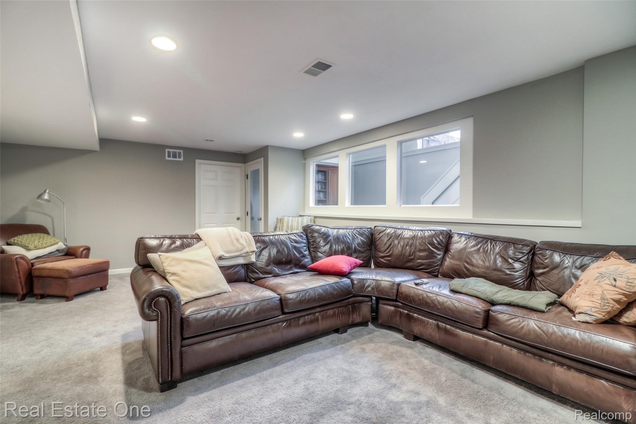 360 Linwood Avenue Rochester, MI 48307 - Photo 39 of 50 360 Linwood_LRT-2019_-21.JPG