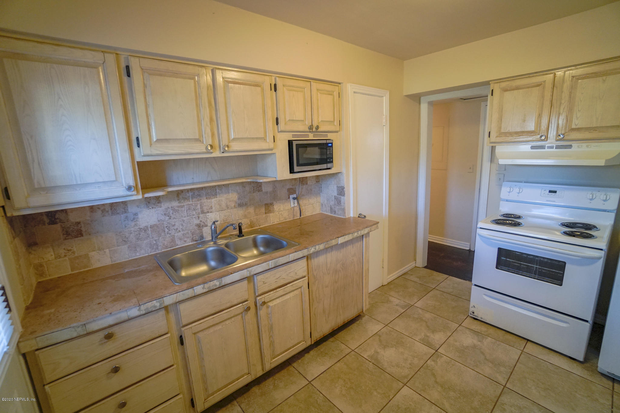 2407 Lotus Road East Jacksonville, FL 32211 - Photo 11 of 24 J9-3-2