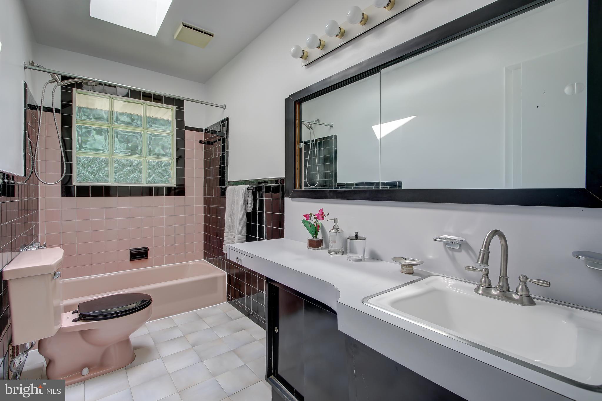 1501 Ladd Street Silver Spring, MD 20902 - Photo 23 of 39 Bathroom 2