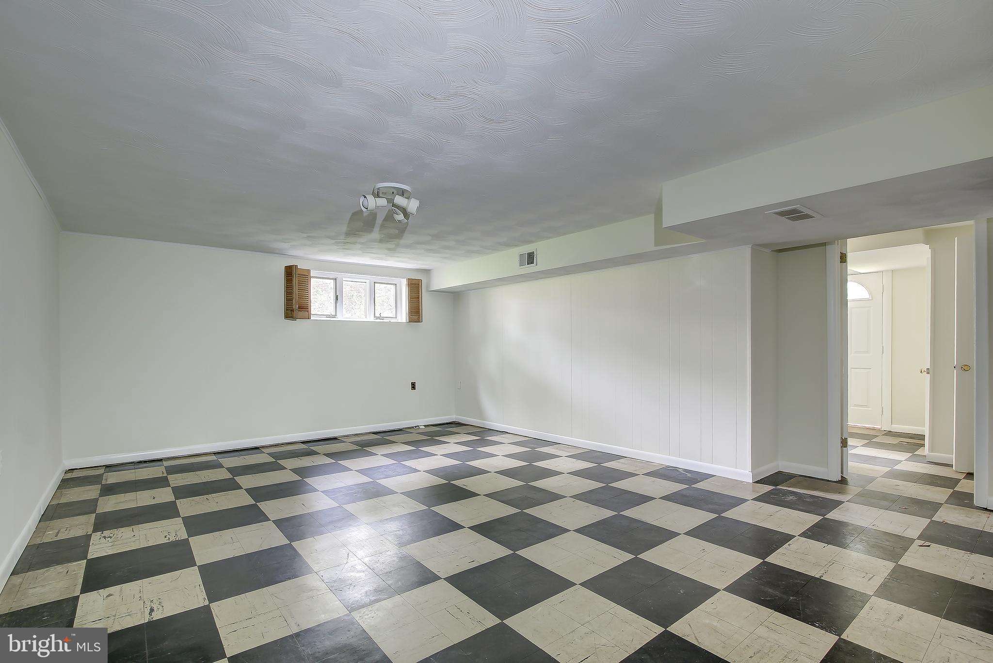 1501 Ladd Street Silver Spring, MD 20902 - Photo 27 of 39 Family Room